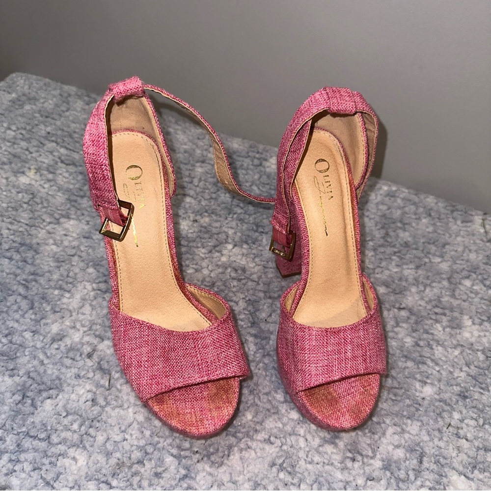 Olivia Ferguson Size 7 Pink Round Open Toe Heels with Belt Strap around ankle - Picture 7 of 7